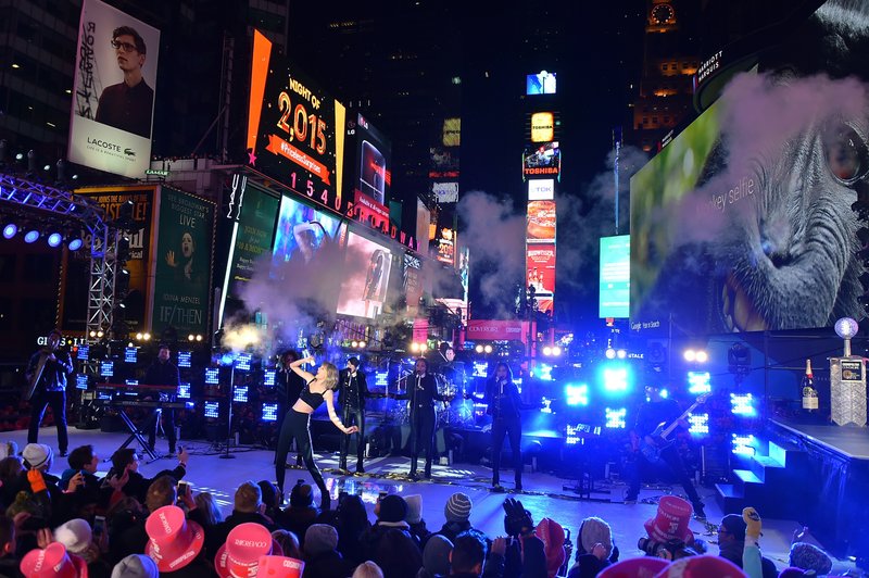 Taylor Swift at Dick Clark’s New Year’s Rockin’ Eve with Ryan Seacrest — photo 26