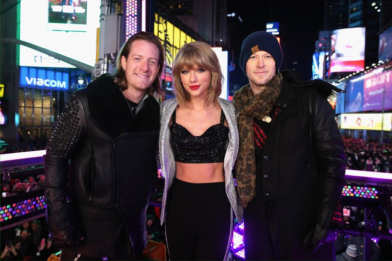 Taylor Swift at Dick Clark’s New Year’s Rockin’ Eve with Ryan Seacrest — photo 27