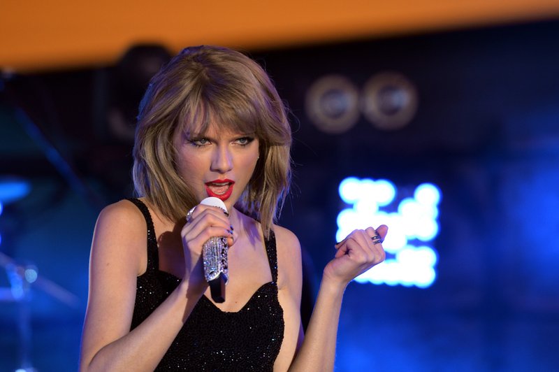Taylor Swift at Dick Clark’s New Year’s Rockin’ Eve with Ryan Seacrest — photo 36