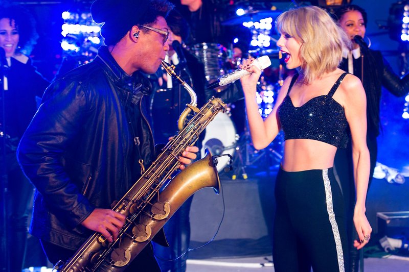 Taylor Swift at Dick Clark’s New Year’s Rockin’ Eve with Ryan Seacrest — photo 47