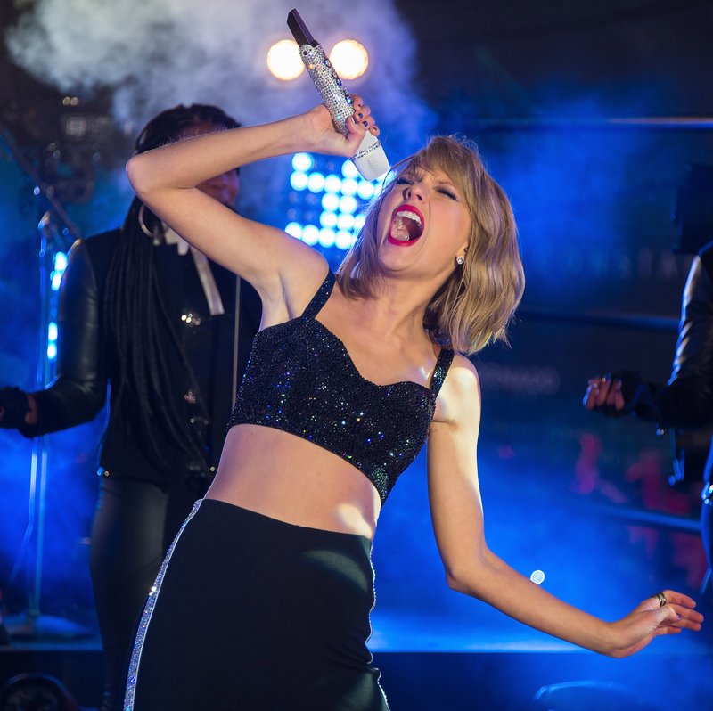 Taylor Swift at Dick Clark’s New Year’s Rockin’ Eve with Ryan Seacrest — photo 57