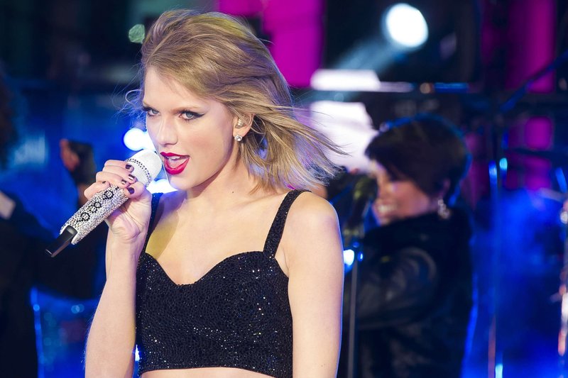 Taylor Swift at Dick Clark’s New Year’s Rockin’ Eve with Ryan Seacrest — photo 61