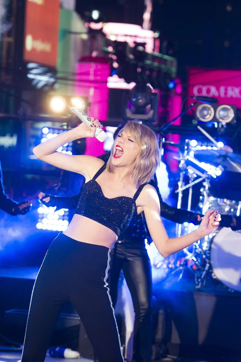 Taylor Swift at Dick Clark’s New Year’s Rockin’ Eve with Ryan Seacrest — photo 62