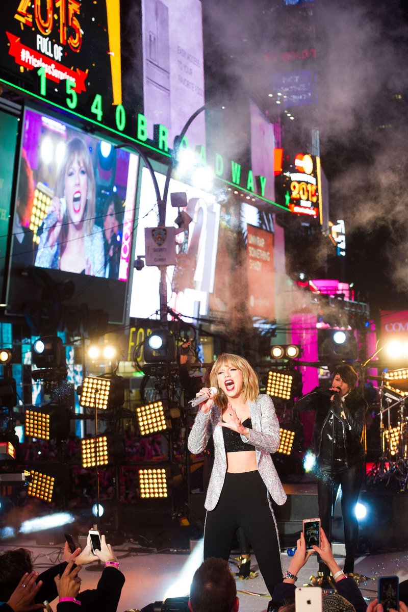 Taylor Swift at Dick Clark’s New Year’s Rockin’ Eve with Ryan Seacrest — photo 64