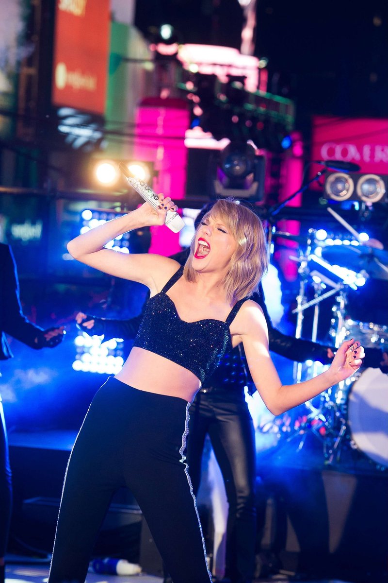 Taylor Swift at Dick Clark’s New Year’s Rockin’ Eve with Ryan Seacrest — photo 66