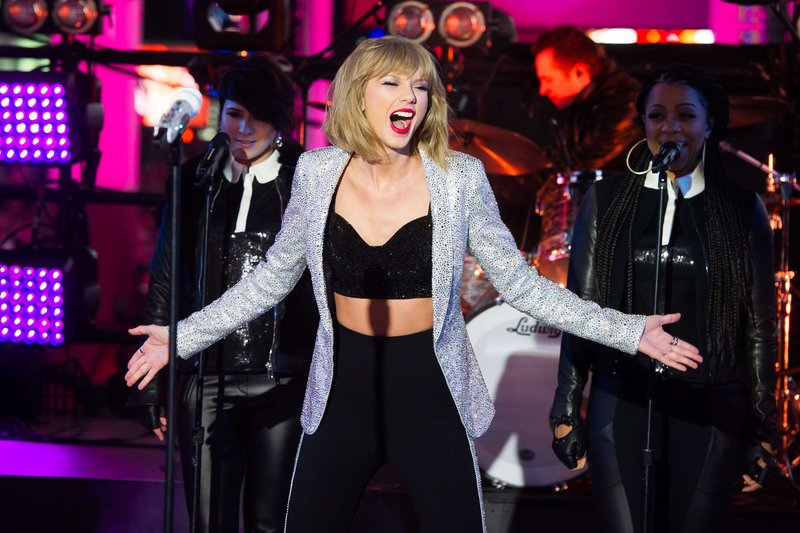 Taylor Swift at Dick Clark’s New Year’s Rockin’ Eve with Ryan Seacrest — photo 74