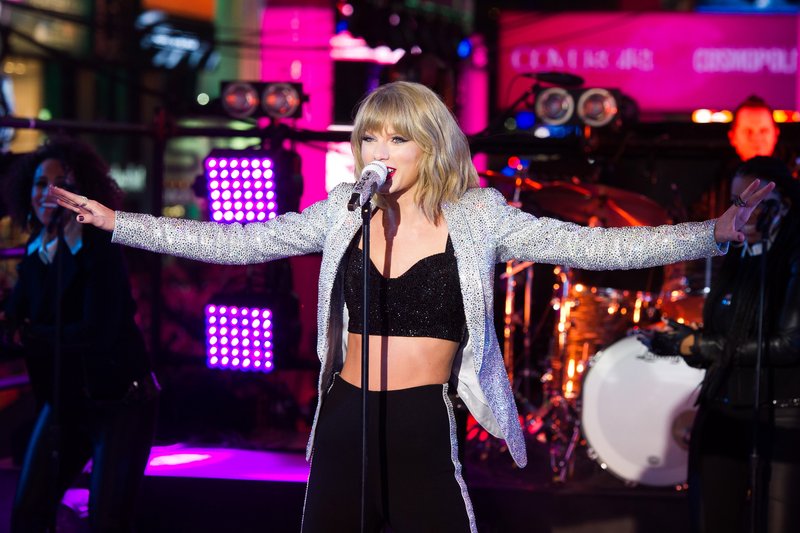 Taylor Swift at Dick Clark’s New Year’s Rockin’ Eve with Ryan Seacrest — photo 80