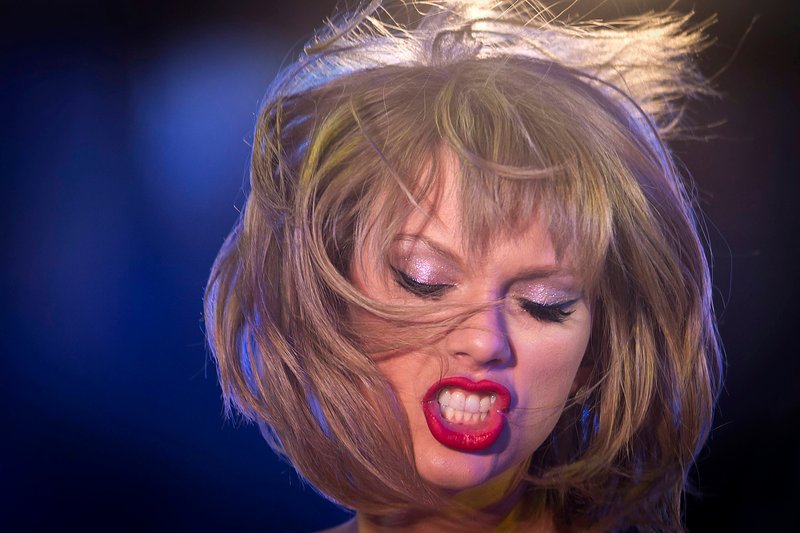 Taylor Swift at Dick Clark’s New Year’s Rockin’ Eve with Ryan Seacrest — photo 95