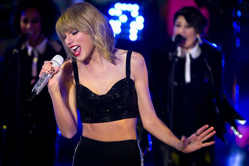 Taylor Swift at Dick Clark’s New Year’s Rockin’ Eve with Ryan Seacrest — photo 96