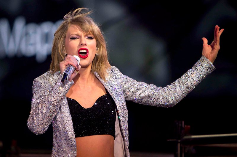 Taylor Swift at Dick Clark’s New Year’s Rockin’ Eve with Ryan Seacrest — photo 97