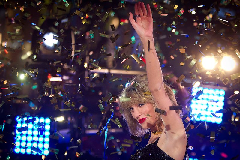 Taylor Swift at Dick Clark’s New Year’s Rockin’ Eve with Ryan Seacrest — photo 98