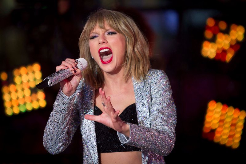 Taylor Swift at Dick Clark’s New Year’s Rockin’ Eve with Ryan Seacrest — photo 100
