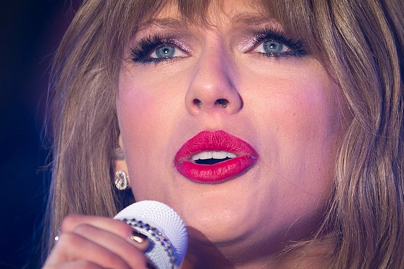 Taylor Swift at Dick Clark’s New Year’s Rockin’ Eve with Ryan Seacrest — photo 102