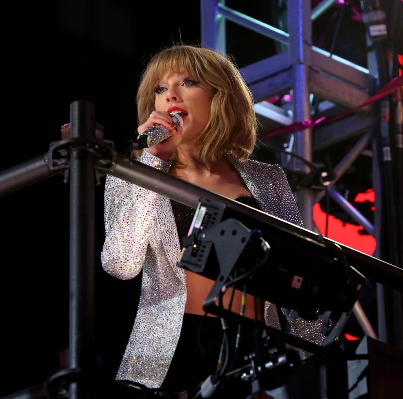 Taylor Swift at Dick Clark’s New Year’s Rockin’ Eve with Ryan Seacrest — photo 118