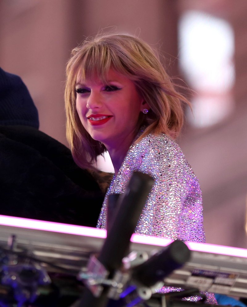 Taylor Swift at Dick Clark’s New Year’s Rockin’ Eve with Ryan Seacrest — photo 119
