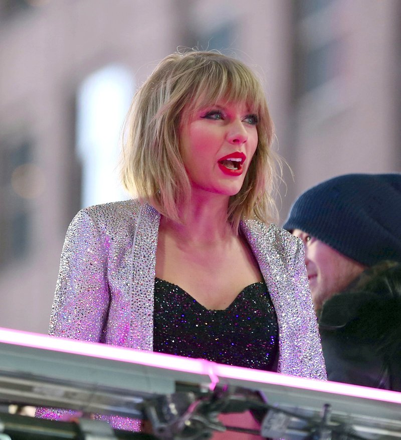 Taylor Swift at Dick Clark’s New Year’s Rockin’ Eve with Ryan Seacrest — photo 120
