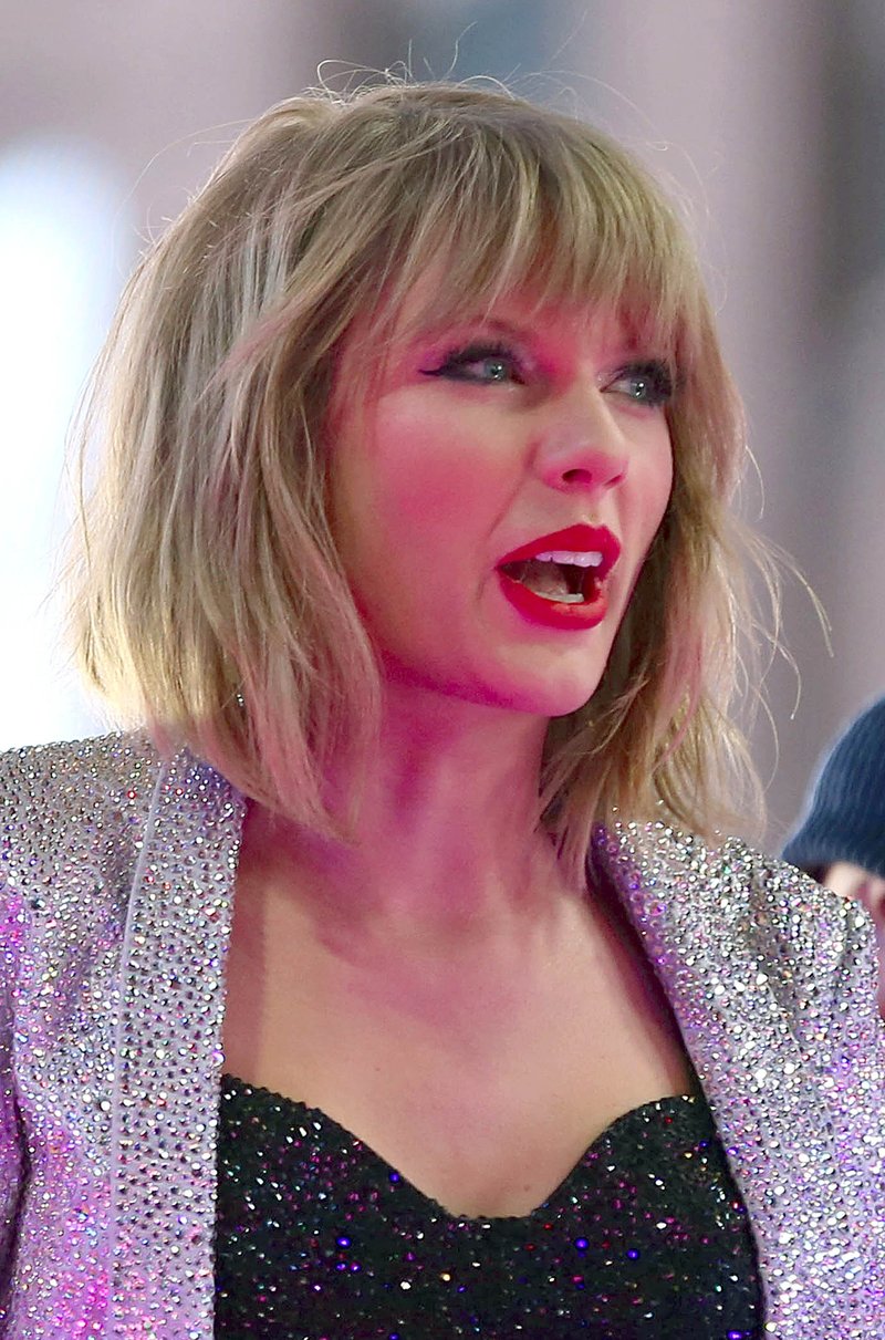 Taylor Swift at Dick Clark’s New Year’s Rockin’ Eve with Ryan Seacrest — photo 121