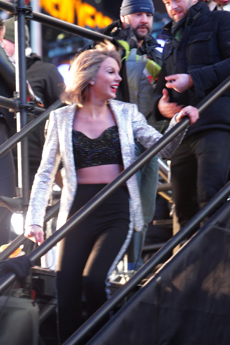 Taylor Swift at Dick Clark’s New Year’s Rockin’ Eve with Ryan Seacrest — photo 125