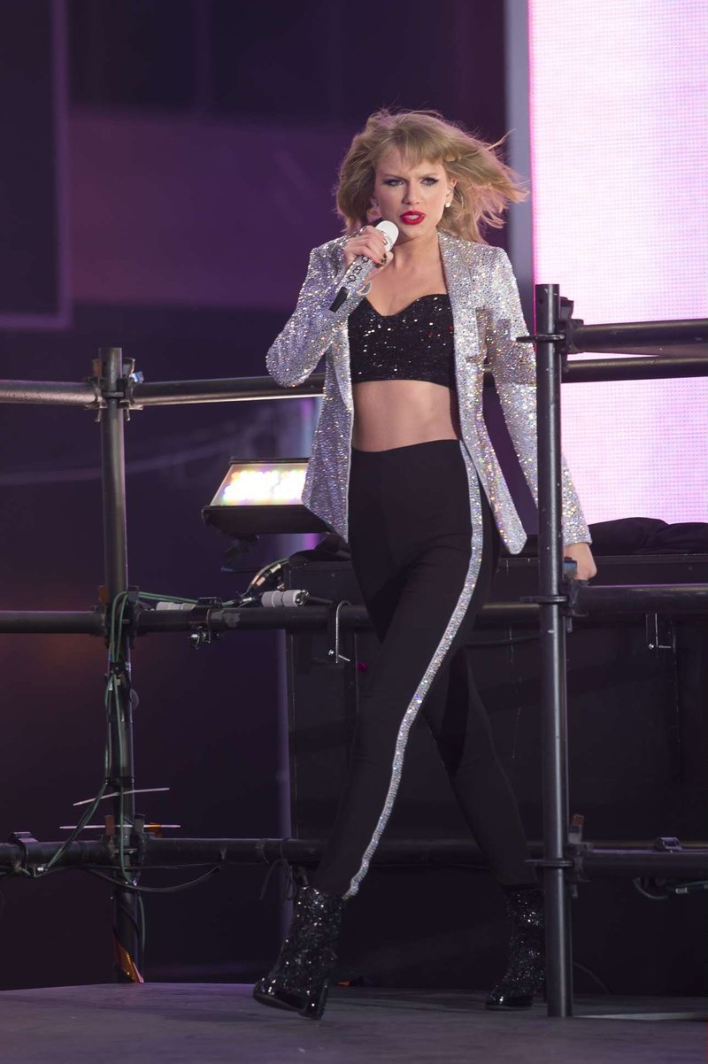 Taylor Swift at Dick Clark’s New Year’s Rockin’ Eve with Ryan Seacrest — photo 133