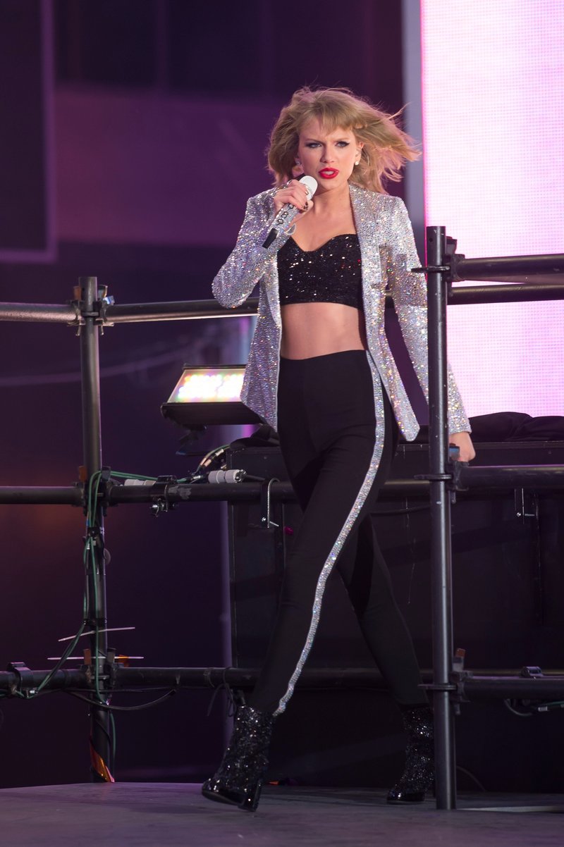 Taylor Swift at Dick Clark’s New Year’s Rockin’ Eve with Ryan Seacrest — photo 146