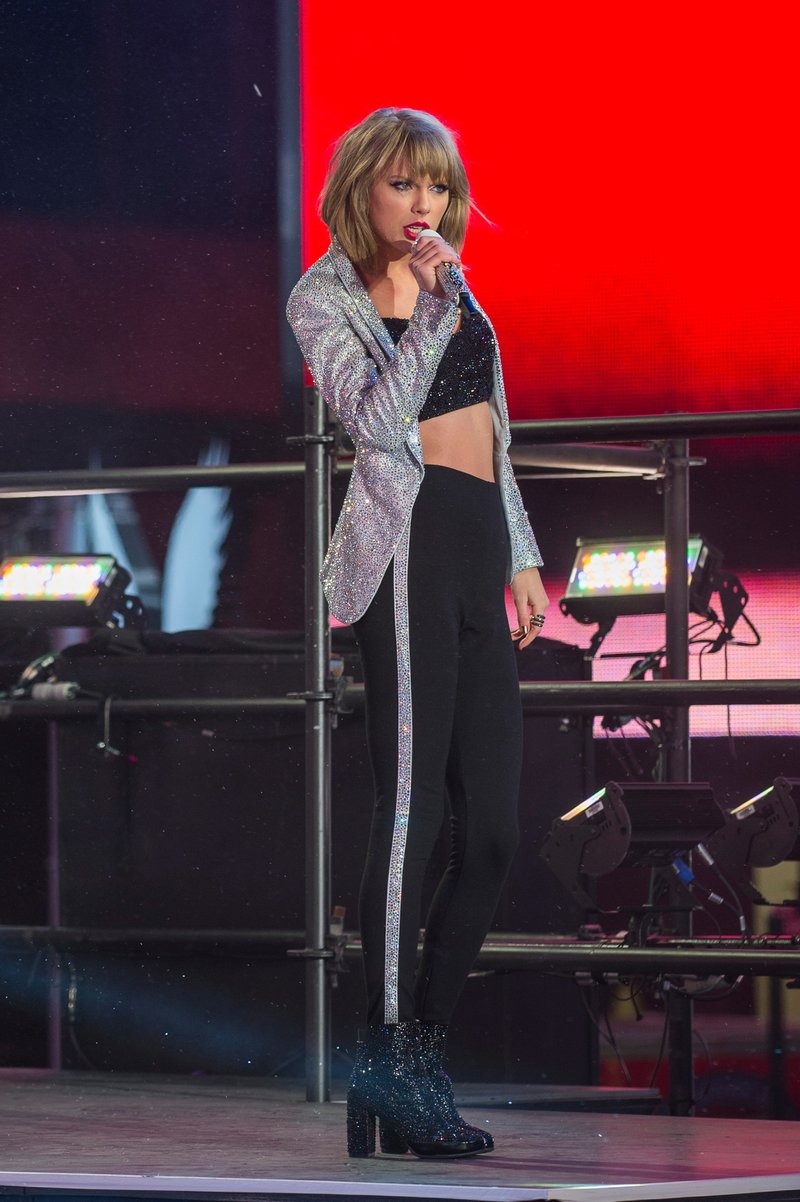 Taylor Swift at Dick Clark’s New Year’s Rockin’ Eve with Ryan Seacrest — photo 148