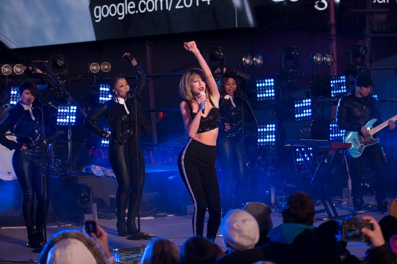 Taylor Swift at Dick Clark’s New Year’s Rockin’ Eve with Ryan Seacrest — photo 151