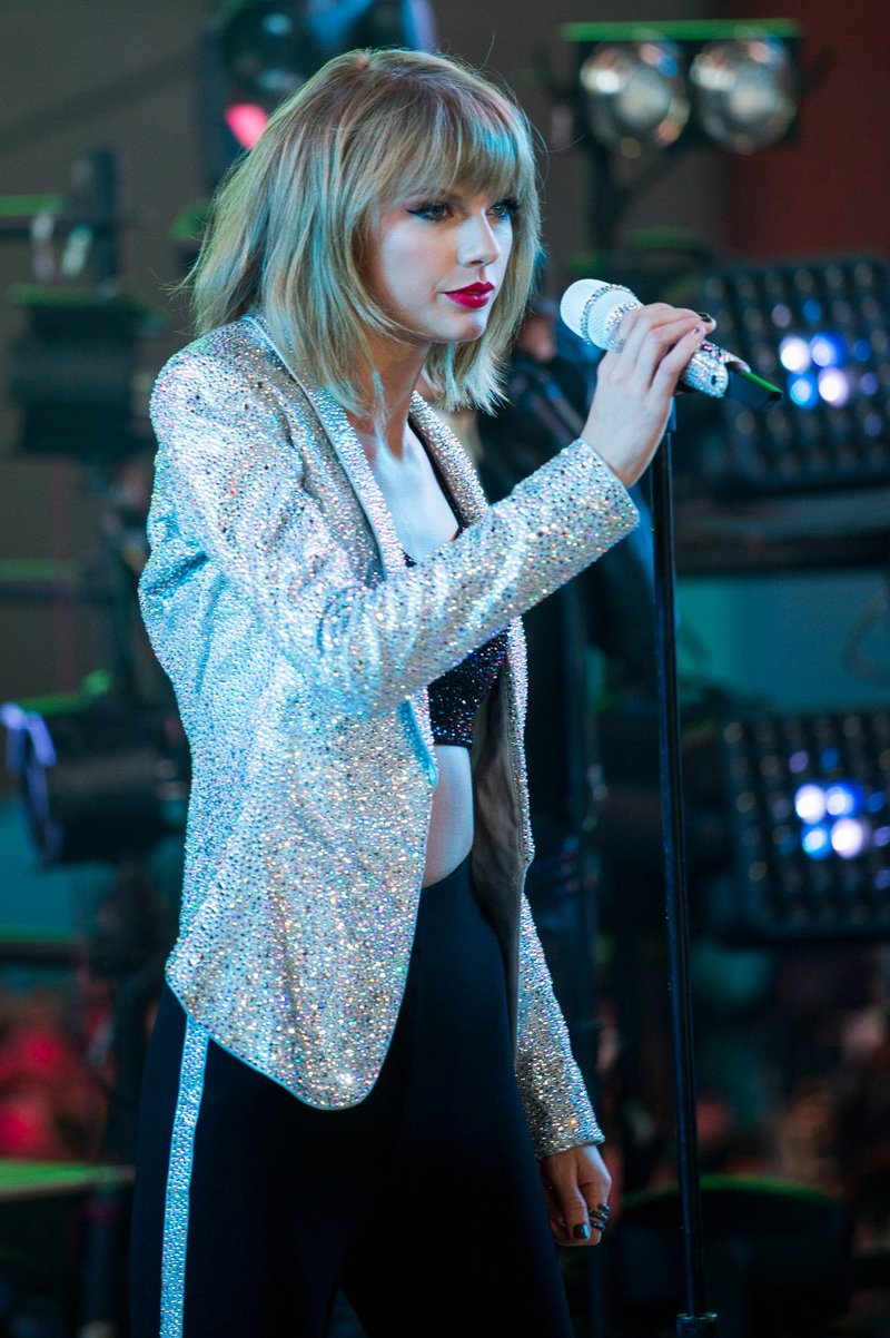Taylor Swift at Dick Clark’s New Year’s Rockin’ Eve with Ryan Seacrest — photo 156