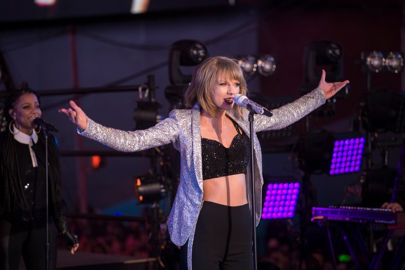 Taylor Swift at Dick Clark’s New Year’s Rockin’ Eve with Ryan Seacrest — photo 165