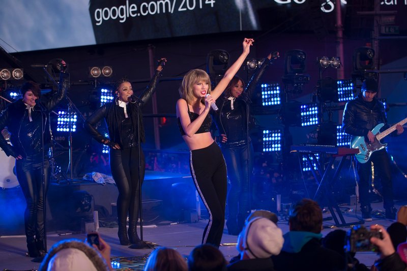 Taylor Swift at Dick Clark’s New Year’s Rockin’ Eve with Ryan Seacrest — photo 179