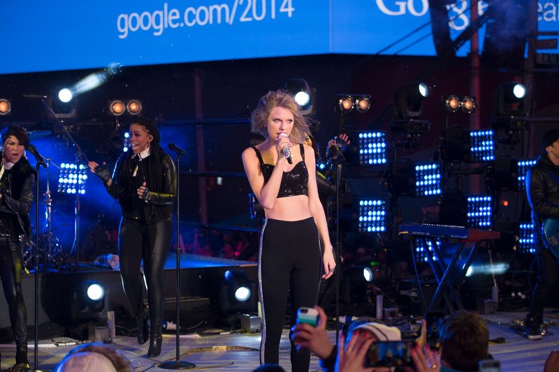 Taylor Swift at Dick Clark’s New Year’s Rockin’ Eve with Ryan Seacrest — photo 181