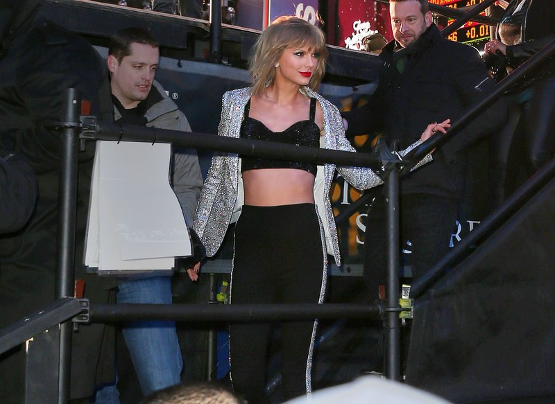 Taylor Swift at Dick Clark’s New Year’s Rockin’ Eve with Ryan Seacrest — photo 189
