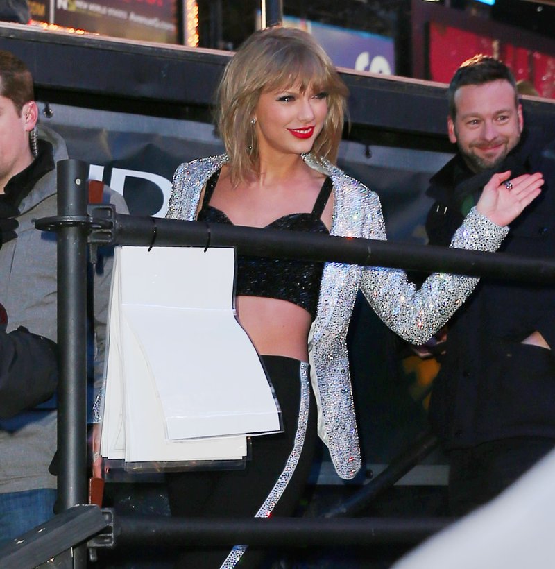 Taylor Swift at Dick Clark’s New Year’s Rockin’ Eve with Ryan Seacrest — photo 190