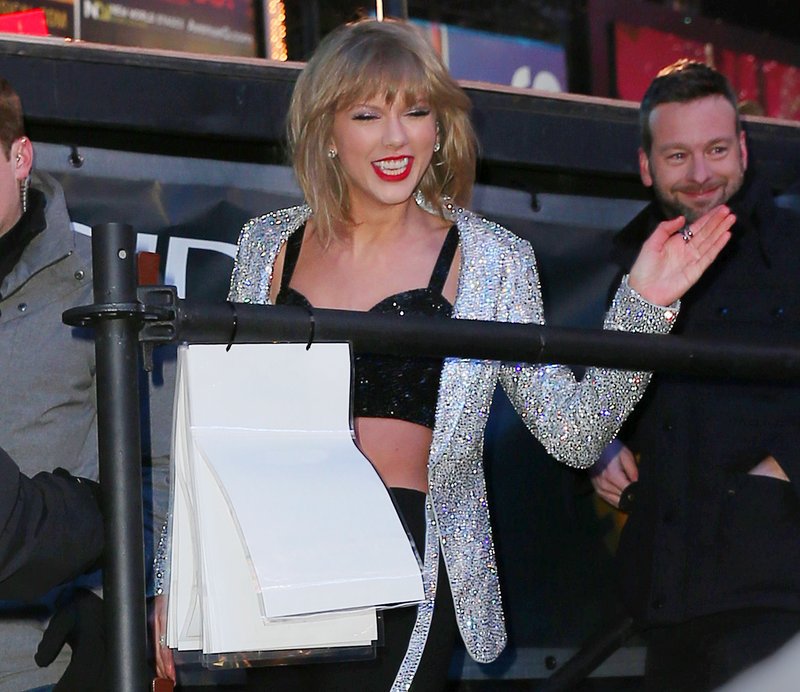 Taylor Swift at Dick Clark’s New Year’s Rockin’ Eve with Ryan Seacrest — photo 192