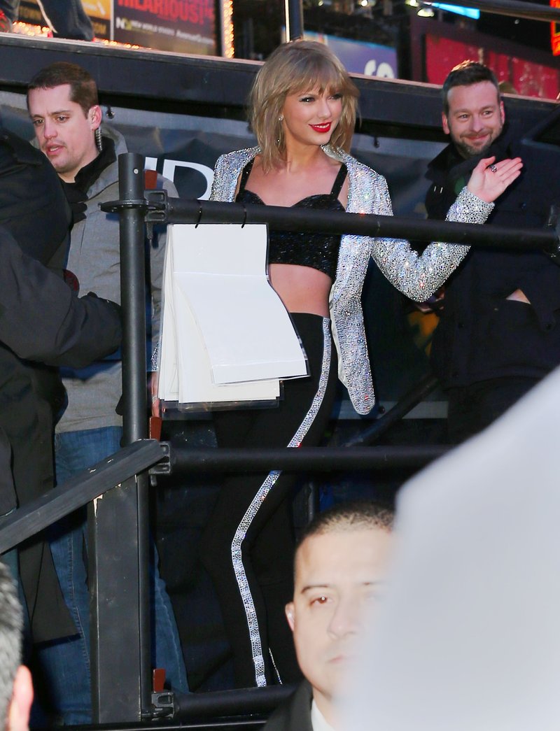Taylor Swift at Dick Clark’s New Year’s Rockin’ Eve with Ryan Seacrest — photo 196