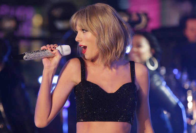 Taylor Swift at Dick Clark’s New Year’s Rockin’ Eve with Ryan Seacrest — photo 209