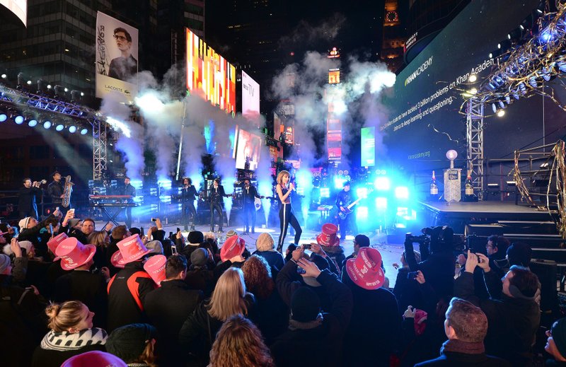 Taylor Swift at Dick Clark’s New Year’s Rockin’ Eve with Ryan Seacrest — photo 221