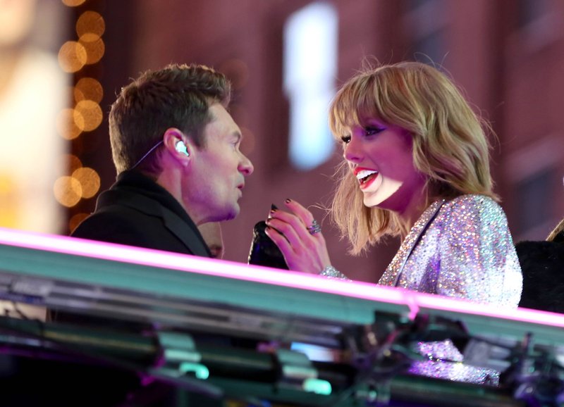 Taylor Swift at Dick Clark’s New Year’s Rockin’ Eve with Ryan Seacrest — photo 230