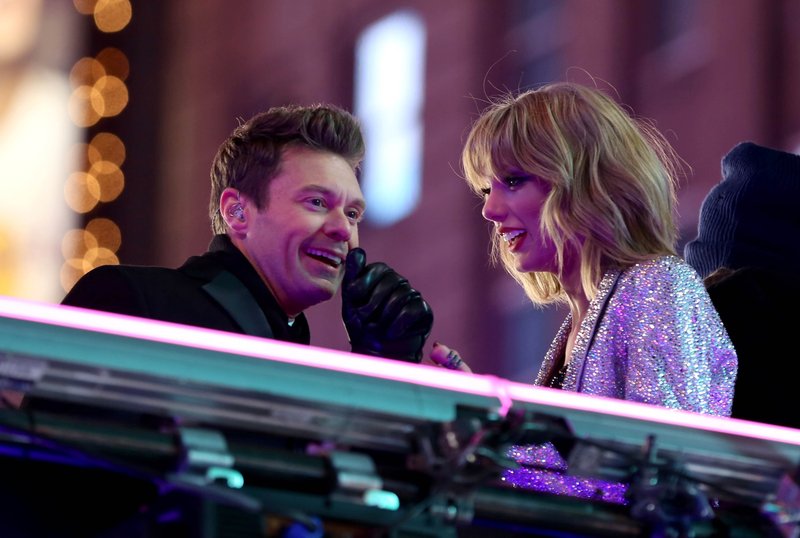 Taylor Swift at Dick Clark’s New Year’s Rockin’ Eve with Ryan Seacrest — photo 231