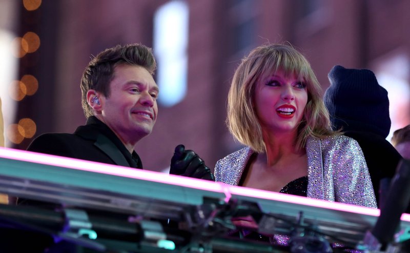 Taylor Swift at Dick Clark’s New Year’s Rockin’ Eve with Ryan Seacrest — photo 232
