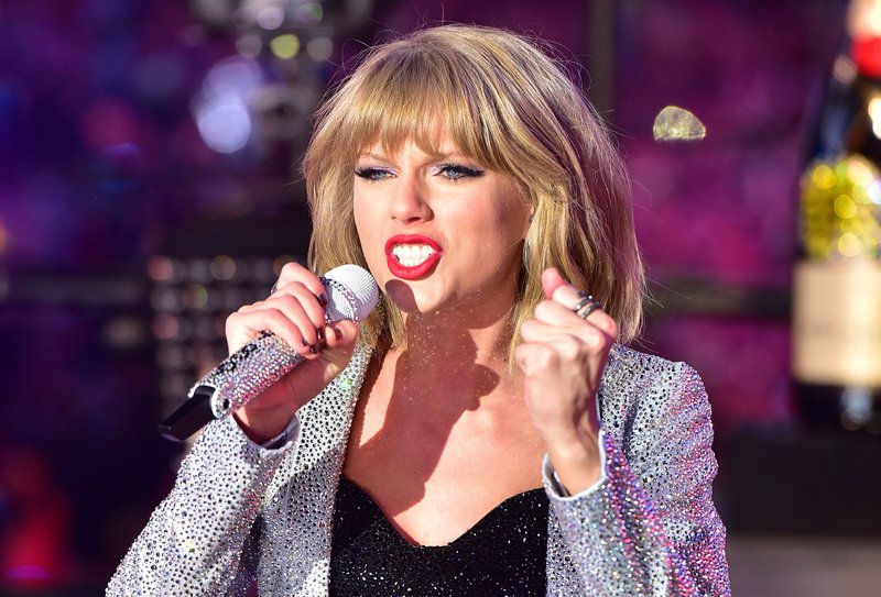 Taylor Swift at Dick Clark’s New Year’s Rockin’ Eve with Ryan Seacrest — photo 246