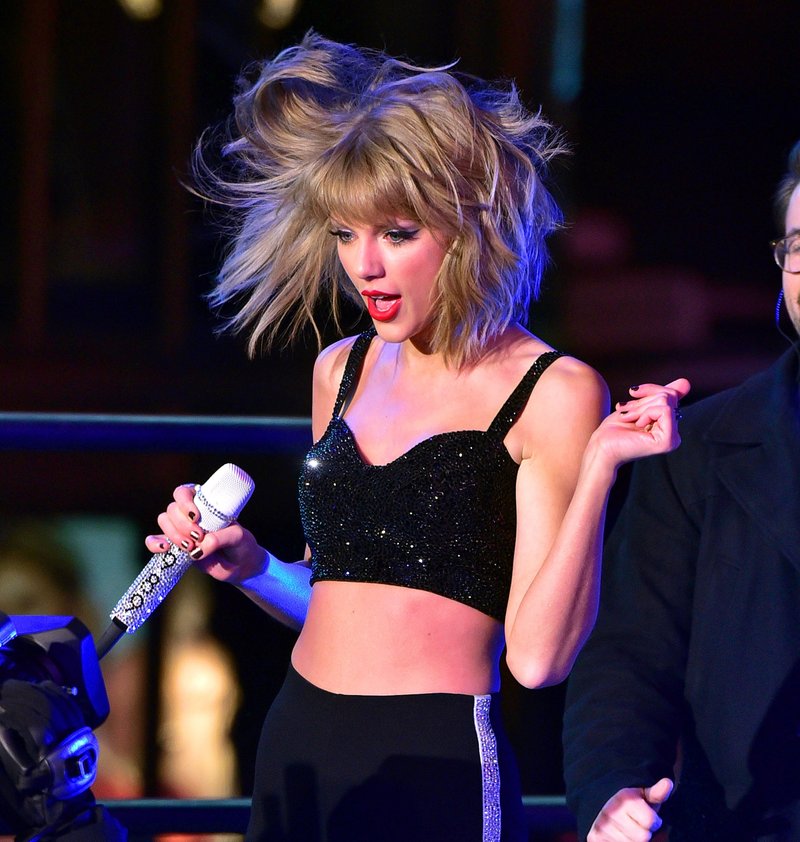 Taylor Swift at Dick Clark’s New Year’s Rockin’ Eve with Ryan Seacrest — photo 247