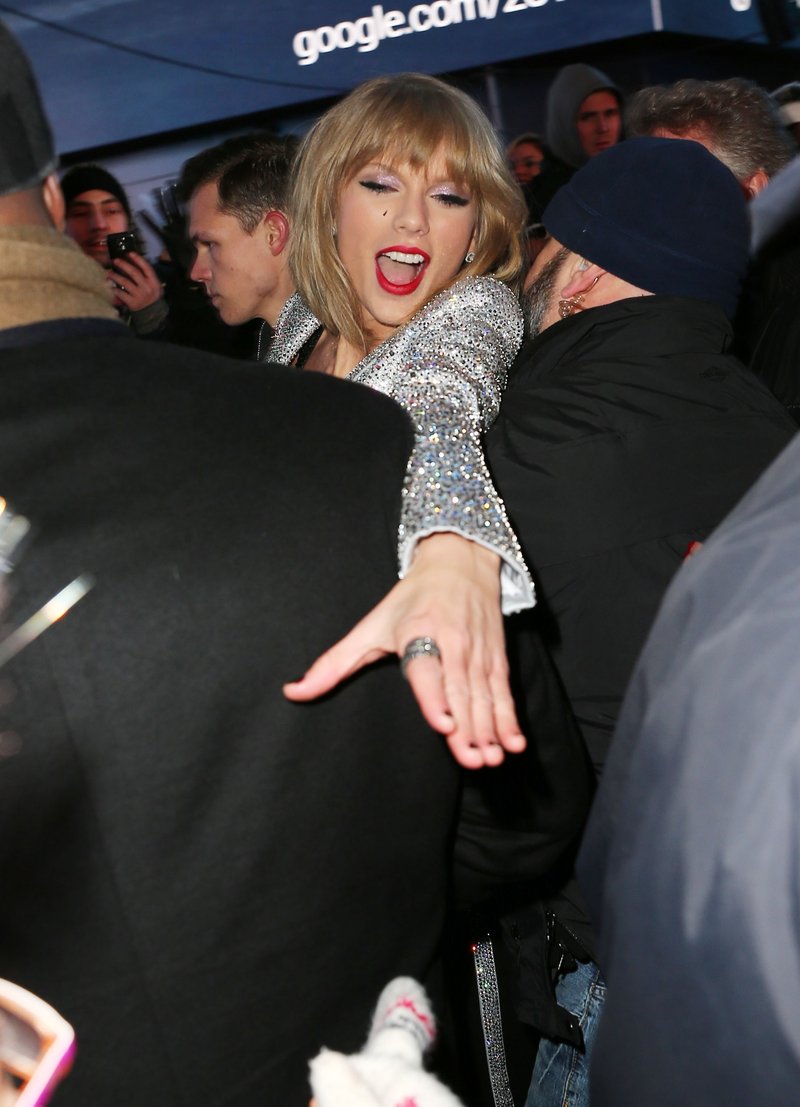 Taylor Swift at Dick Clark’s New Year’s Rockin’ Eve with Ryan Seacrest — photo 264