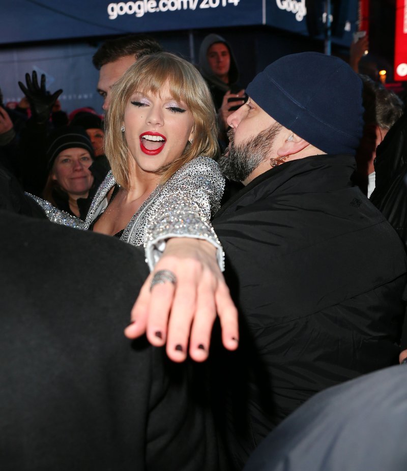 Taylor Swift at Dick Clark’s New Year’s Rockin’ Eve with Ryan Seacrest — photo 265