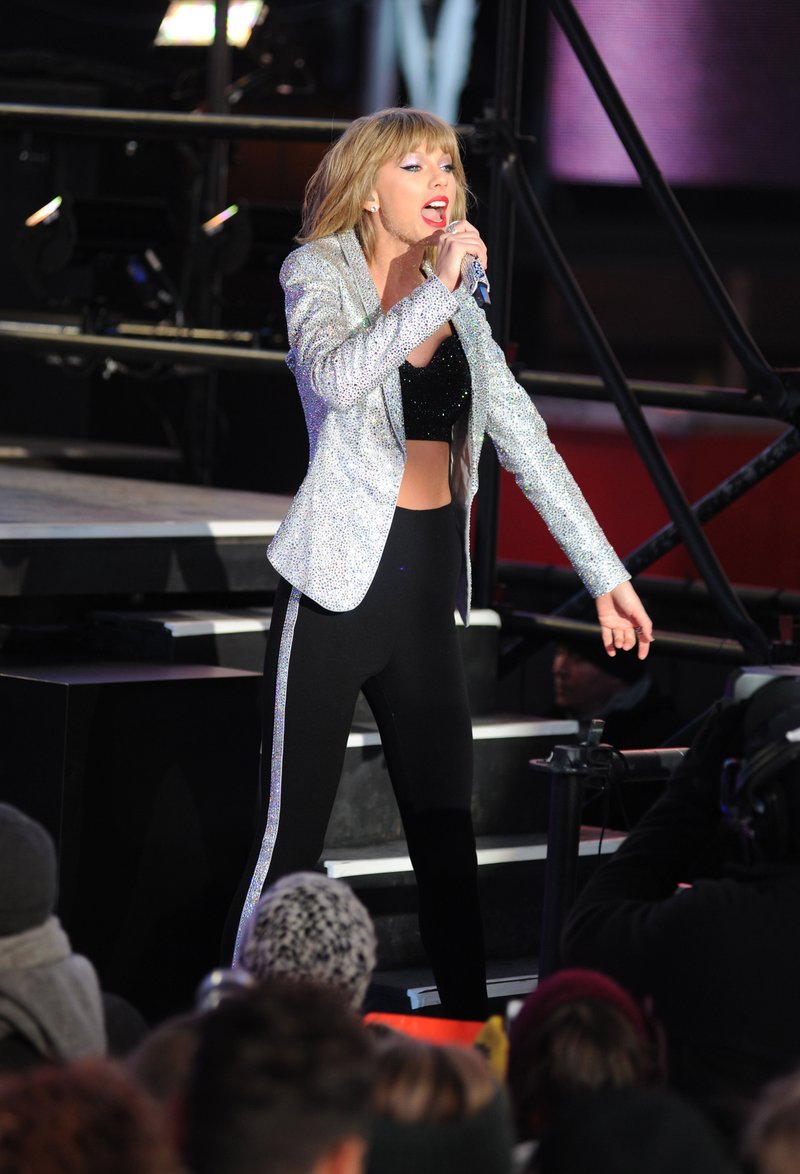 Taylor Swift at Dick Clark’s New Year’s Rockin’ Eve with Ryan Seacrest — photo 279