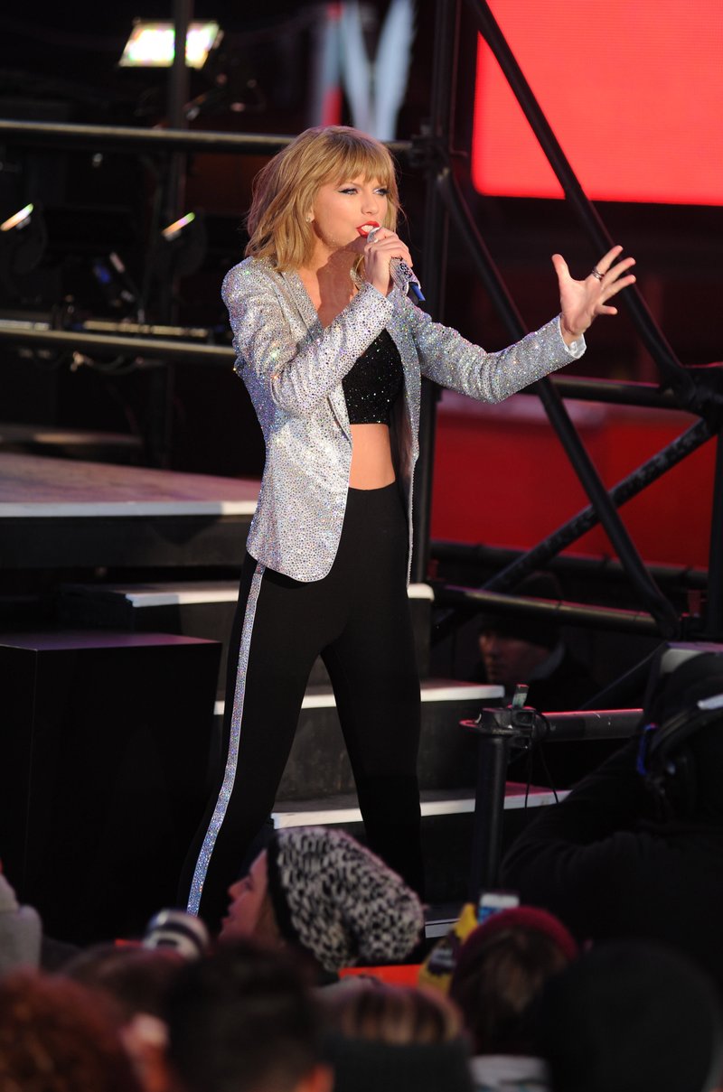Taylor Swift at Dick Clark’s New Year’s Rockin’ Eve with Ryan Seacrest — photo 280