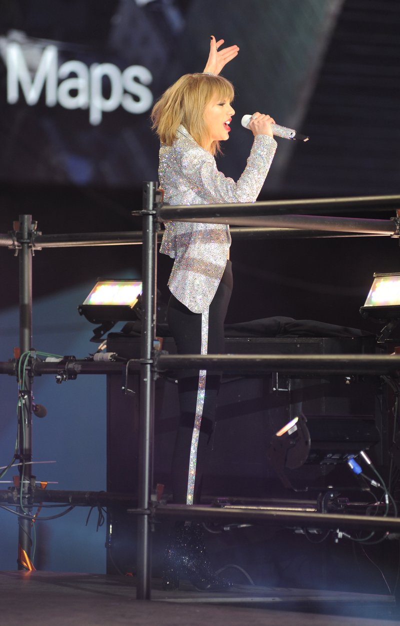 Taylor Swift at Dick Clark’s New Year’s Rockin’ Eve with Ryan Seacrest — photo 286