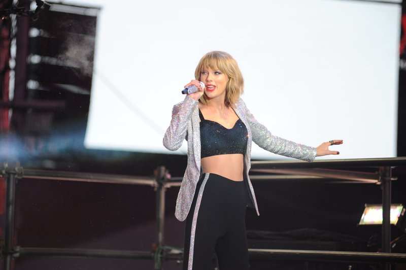 Taylor Swift at Dick Clark’s New Year’s Rockin’ Eve with Ryan Seacrest — photo 298