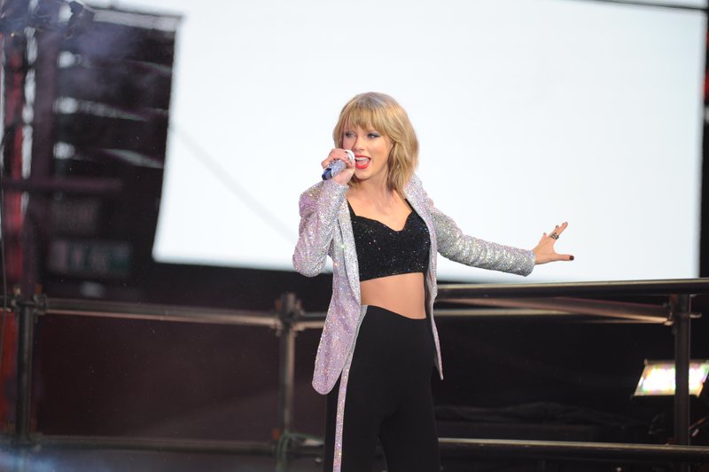 Taylor Swift at Dick Clark’s New Year’s Rockin’ Eve with Ryan Seacrest — photo 299