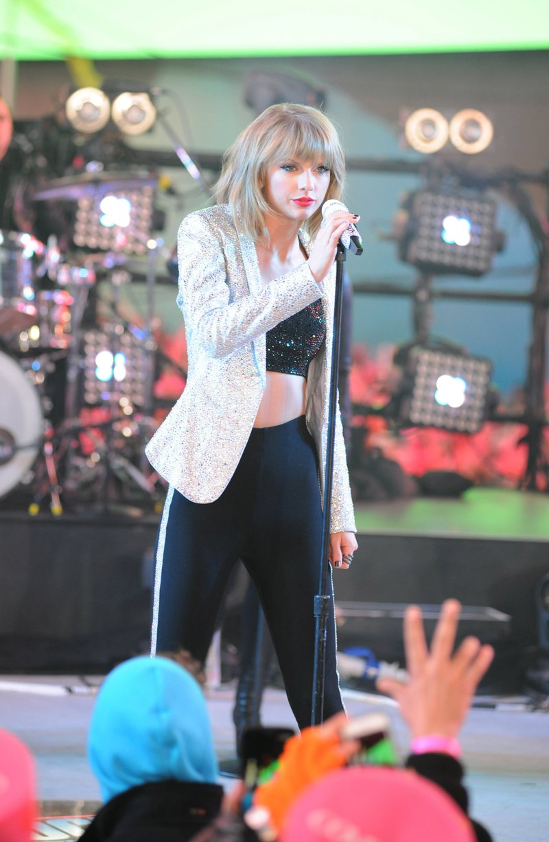 Taylor Swift at Dick Clark’s New Year’s Rockin’ Eve with Ryan Seacrest — photo 305