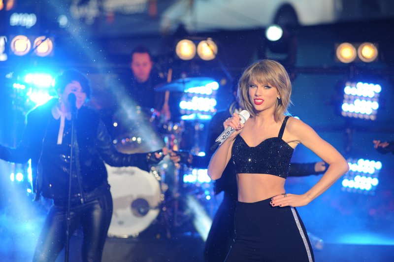 Taylor Swift at Dick Clark’s New Year’s Rockin’ Eve with Ryan Seacrest — photo 333